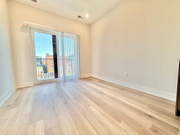 5th image of 128 W Girard Ave #2O2