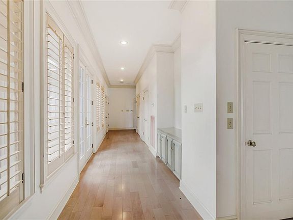3rd image of 4214 Locke Ln