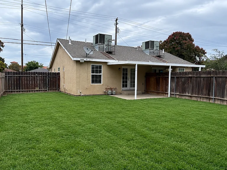 175 E Manning Ave — Photo 9