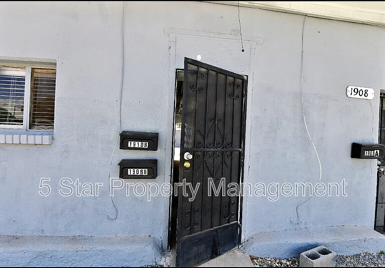 1908B Olive Ave — Photo 4