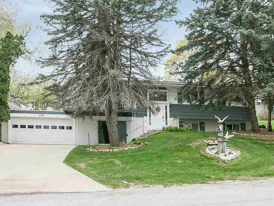 1st image of 122 Oreole Dr NE