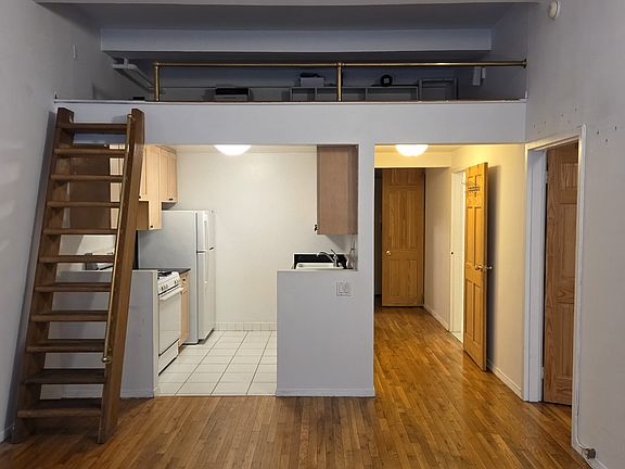 4th image of 131 E 23rd St APT 2C
