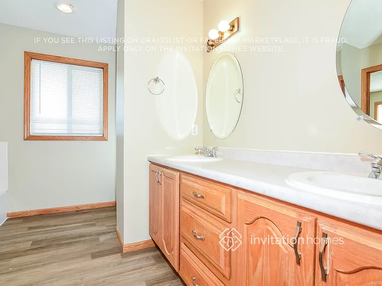 2243 Belfast St W — Photo 12