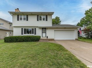 322 15th Pl, Camanche, IA 52730