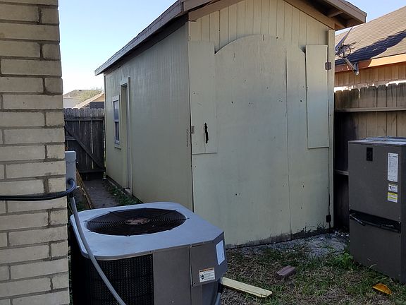5th image of 2702 Sabal Palm Dr