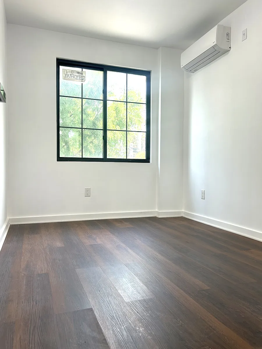 Building Photo - 707 Hendrix St #3