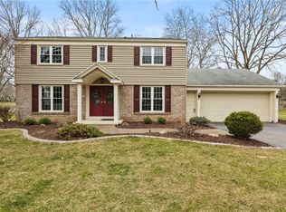 41 Fall Meadow Dr, Pittsford, NY 14534