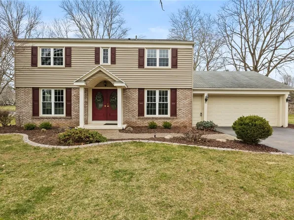 41 Fall Meadow Dr, Pittsford, NY 14534