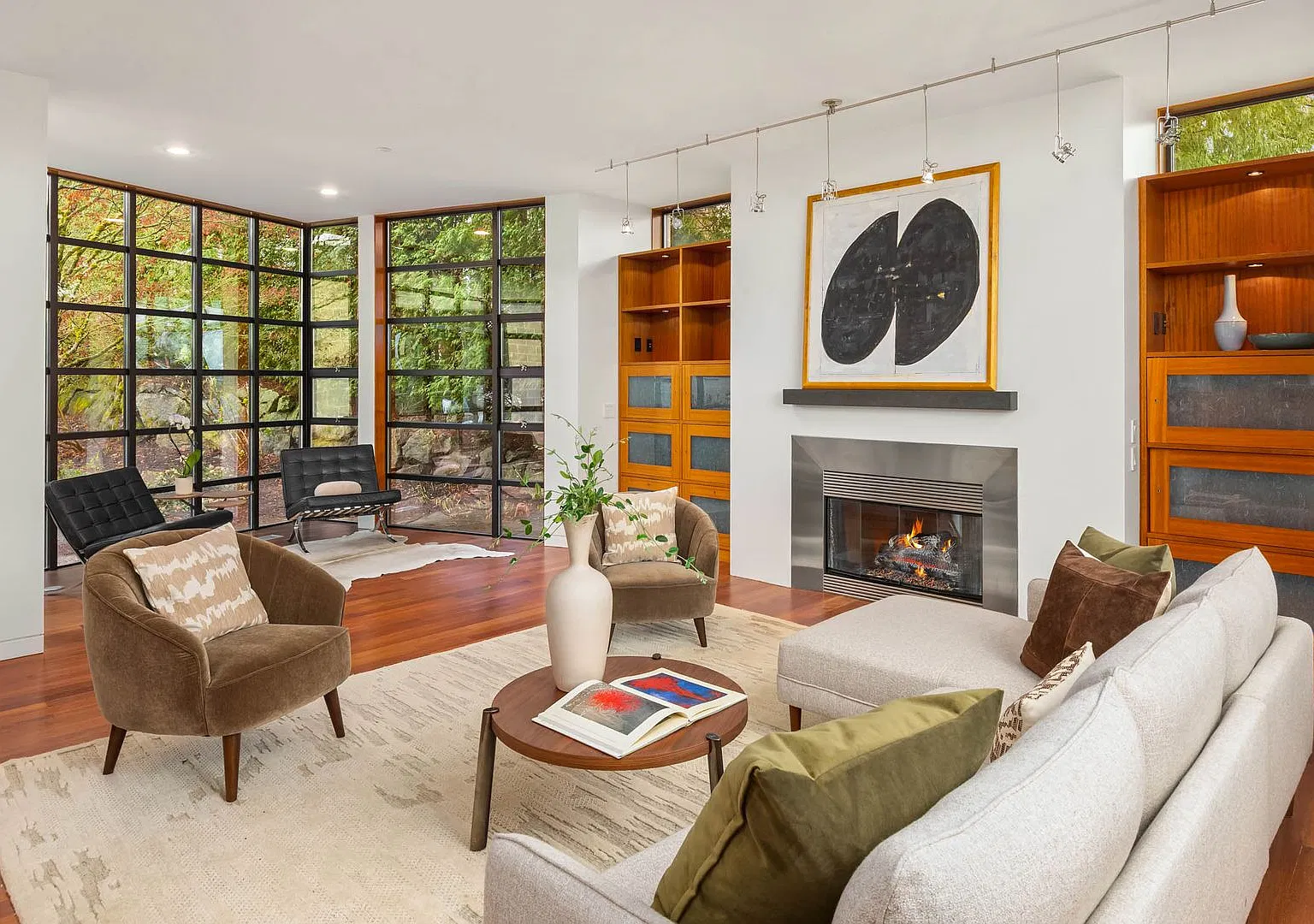 5Bd/4.75Ba Yarrow Point Home — Photo 3