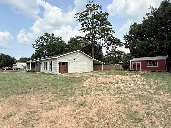 5th image of 185 Pecan St