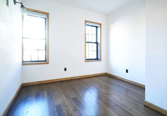 5th image of 196 Montrose Ave APT 3R