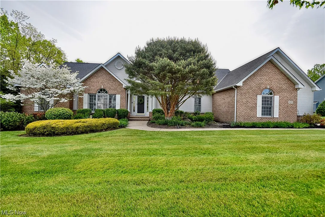5695 Canyon View Dr photo 1