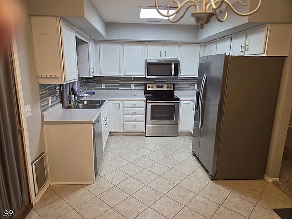 3rd image of 2033 Duncan Dr