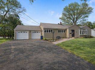 14 Pitcairn Ave, Ho Ho Kus, NJ 07423