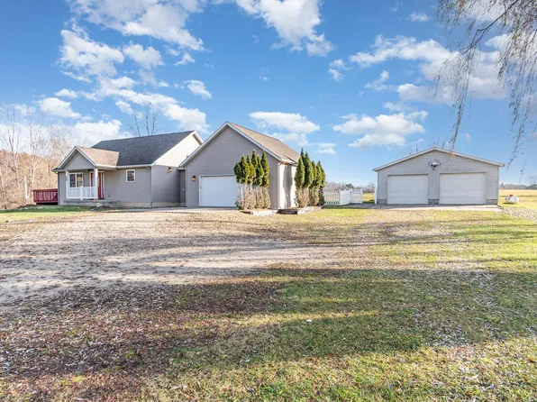 2150 N Douglas Rd, Riverdale, MI 48877