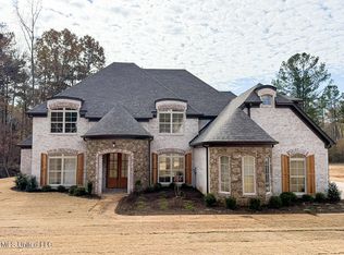 427 Poplar Ln, Holly Springs, MS 38635