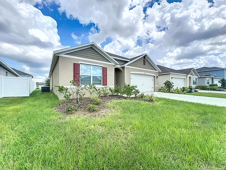 1043 Cascade Dr — Photo 2