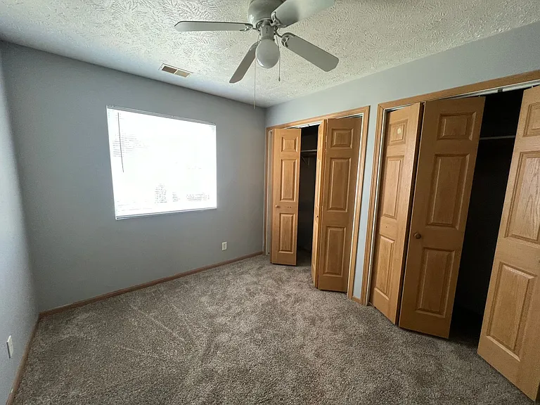 105 W B St — Photo 7