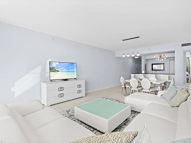 3000 Oasis Grand Blvd #1101 — Photo 3
