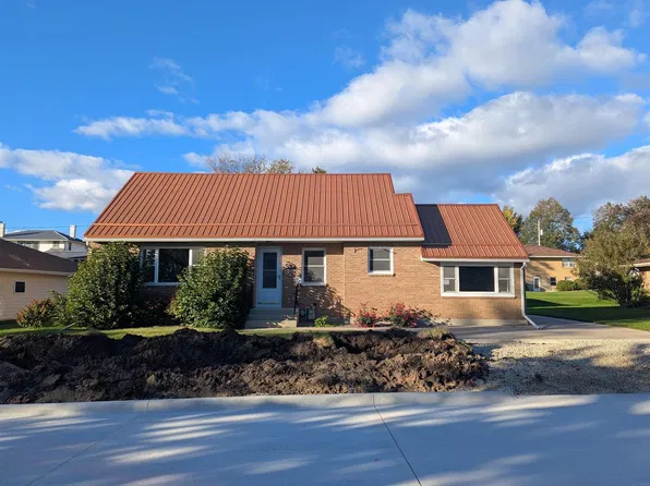216 1st Ave SE, Waukon, IA 52172