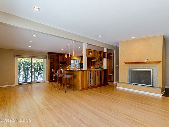 3rd image of 275 Leslee Ln