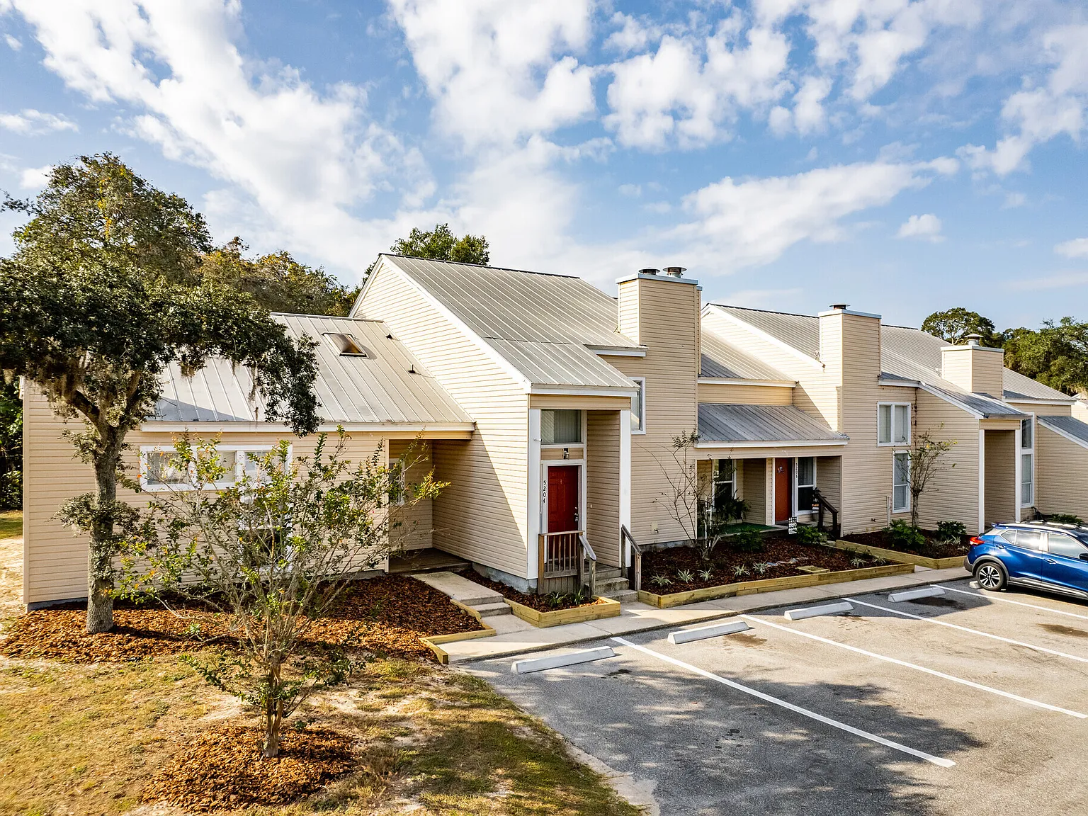 Timberland Apartments — Photo 2