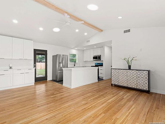 3rd image of 523 REDCLIFF DR