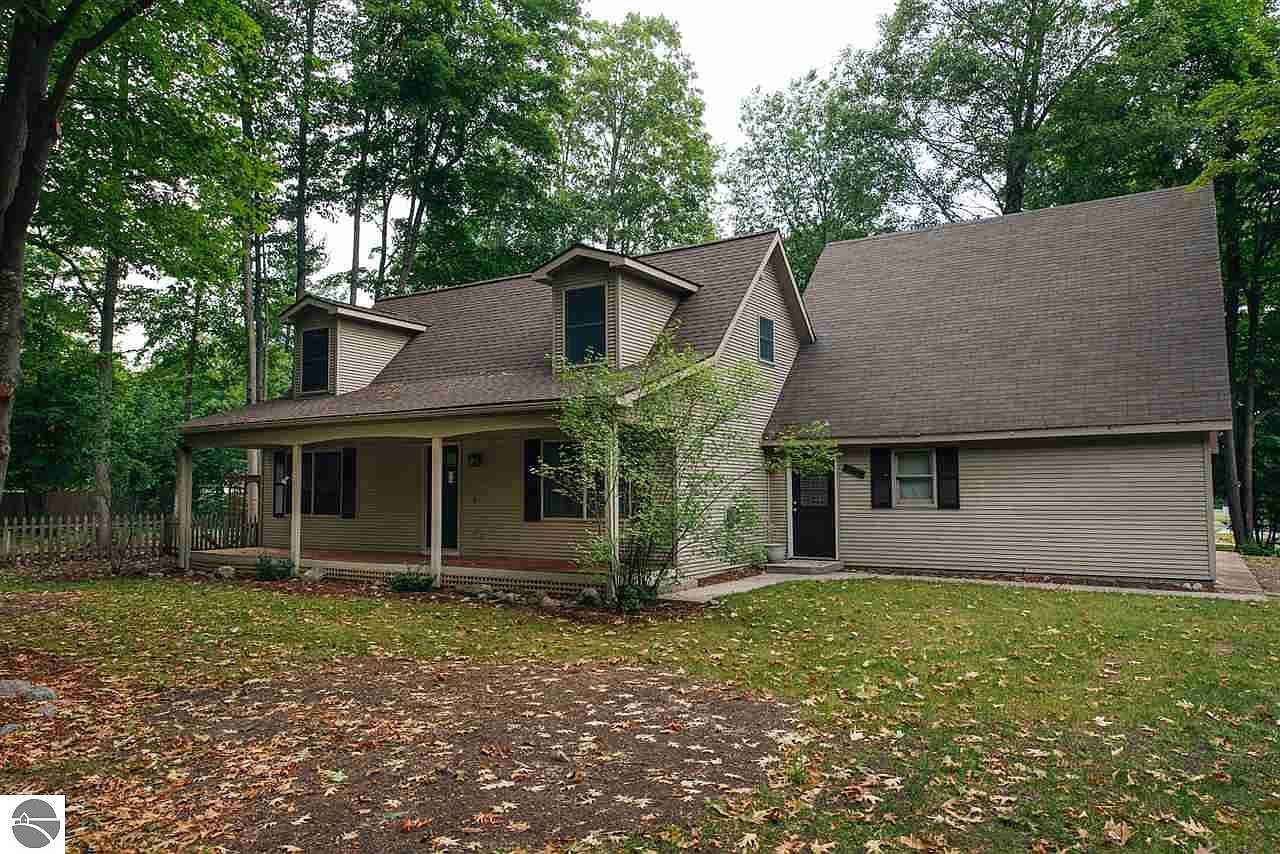 20614 White Oak Dr, Lake Ann, MI 49650 Zillow