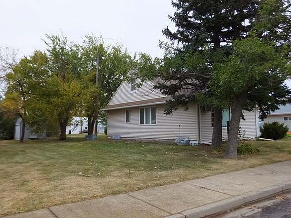 3rd image of 309 Ash Ave W