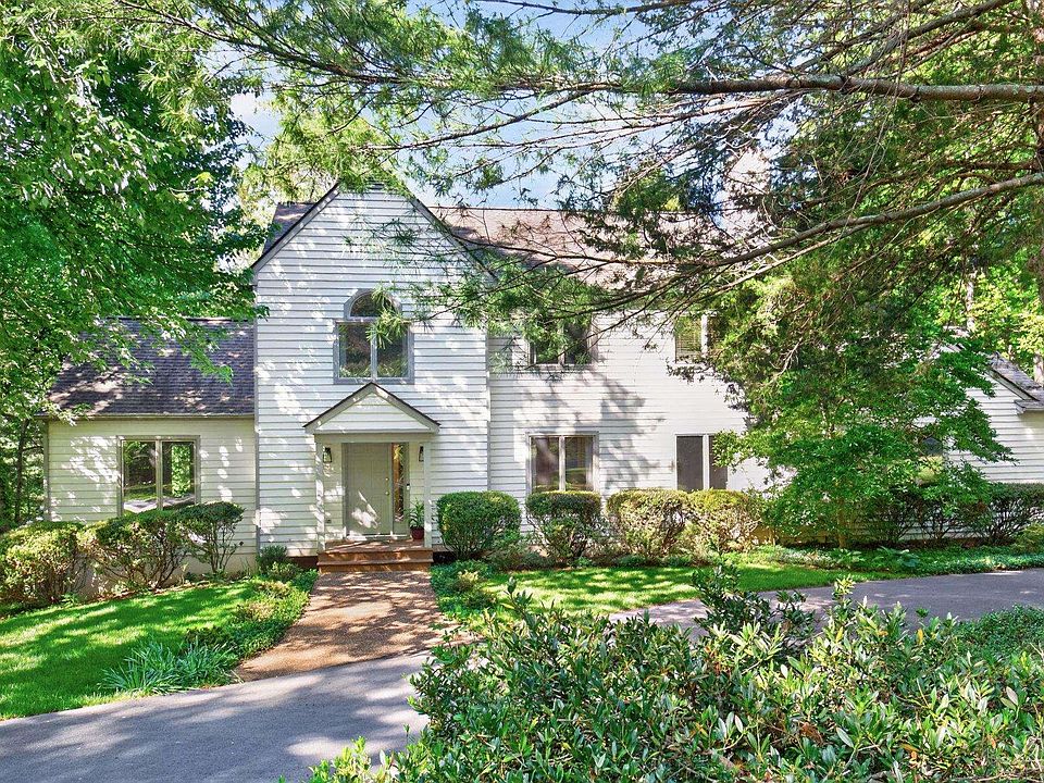 1st image of 446 Peacock Dr