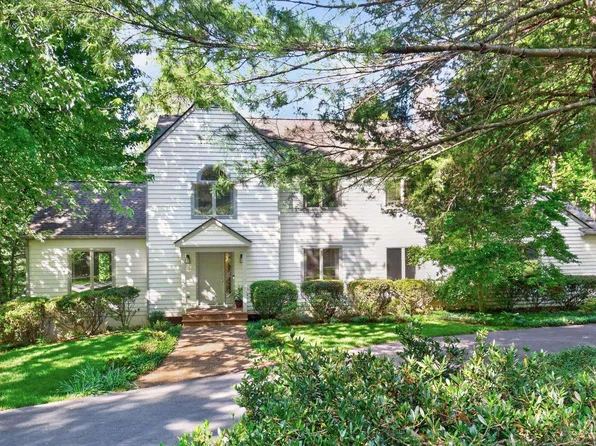 446 Peacock Dr, Charlottesville, VA 22903