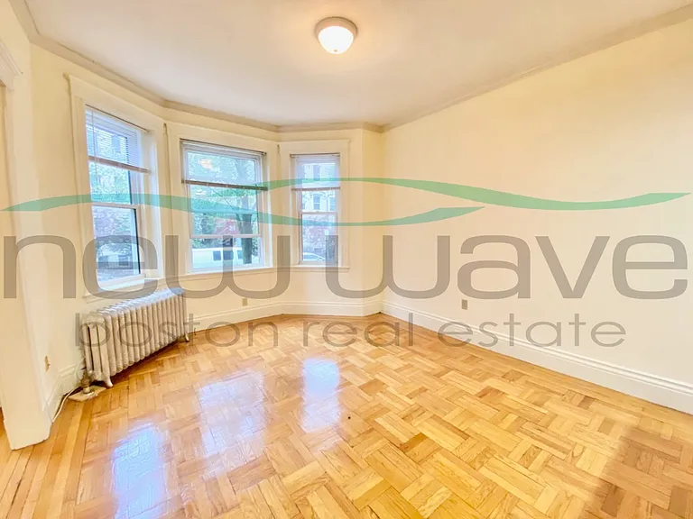 32 Queensberry St #6 — Photo 7