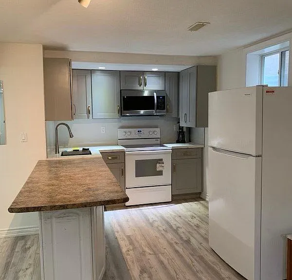 14 Guildwood Dr — Photo 4