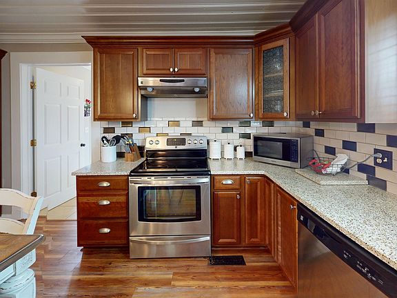 4th image of 46 Fort Hudson Dr