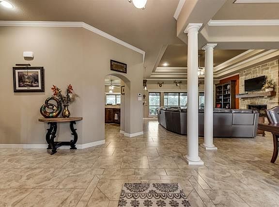 4th image of 205 Starcrest Dr