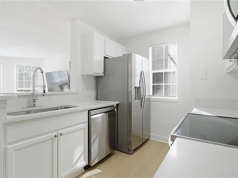 904 Wentworth Ct — Photo 10