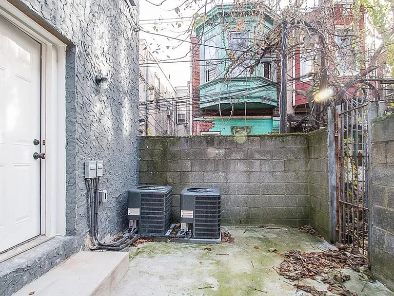2808 W Oxford — Photo 33