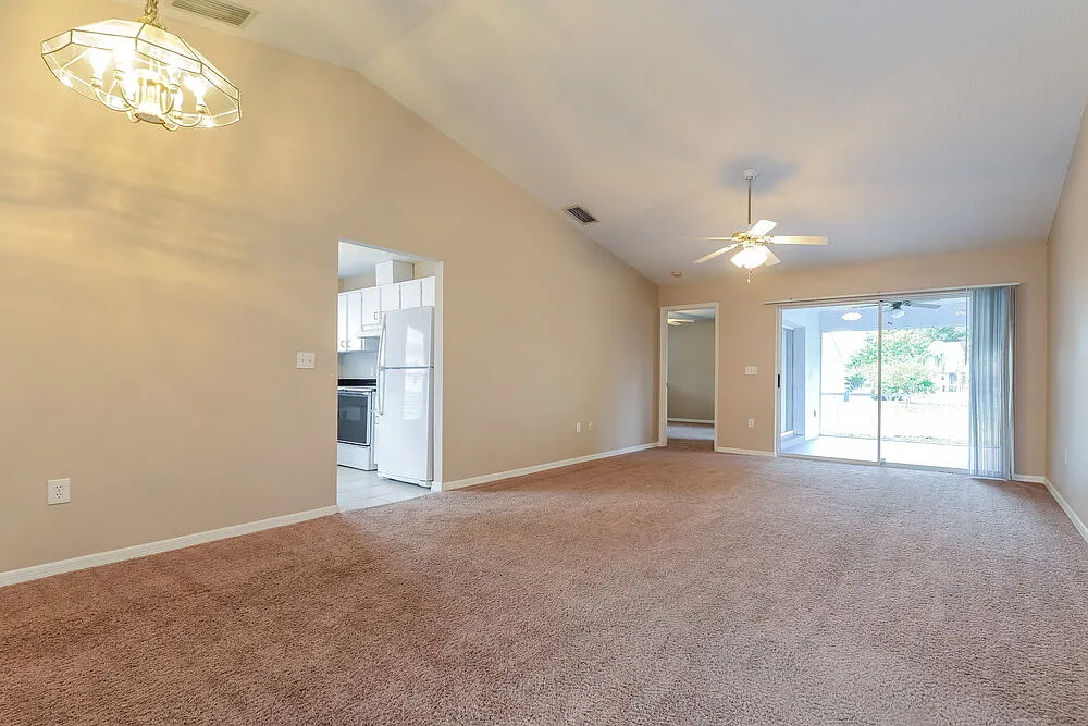 3 bed, 2.0 bath, 1346 sqft, $2,090 — Photo 4