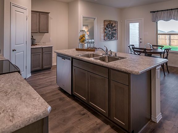 2nd image of 1421 Oak Valley