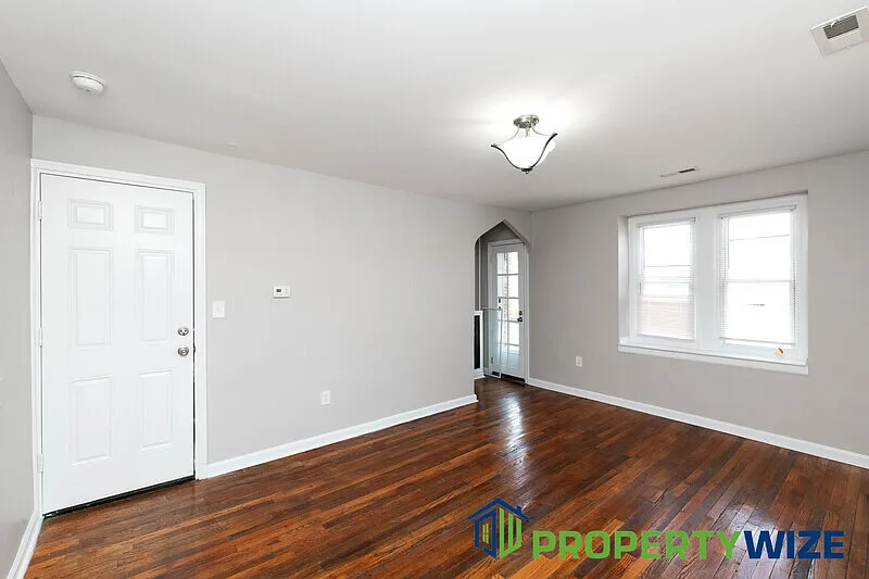 3 bed, 1.5 bath, 1100 sqft, $1,624 — Photo 4