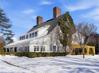 42 Clocktower Lane, Old Westbury, NY 11568
