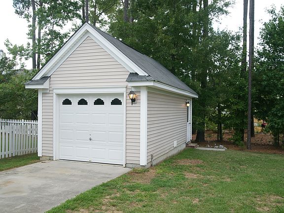Large 1 car garage with loft