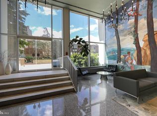 604 S Washington Sq APT 306, Philadelphia, PA 19106