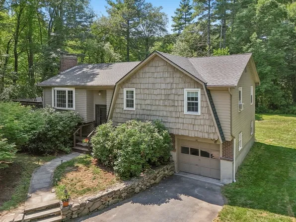 318 Harvard Rd, Stow, MA 01775