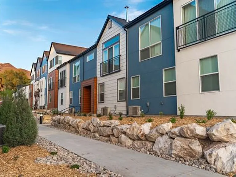 Woods Rose Townhomes — Photo 23