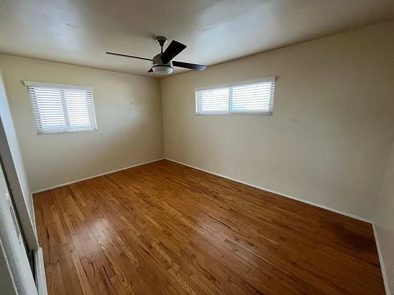 1133 W Crestwood Ave — Photo 8