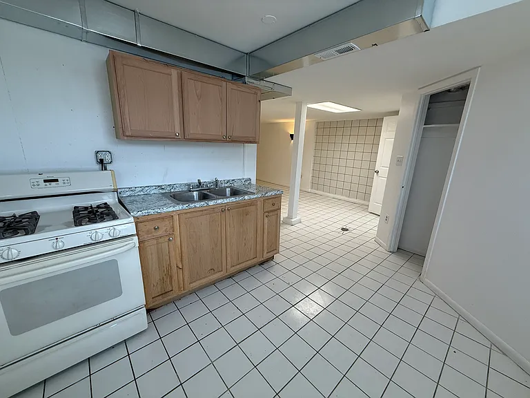 921 S Laflin St #G — Photo 3
