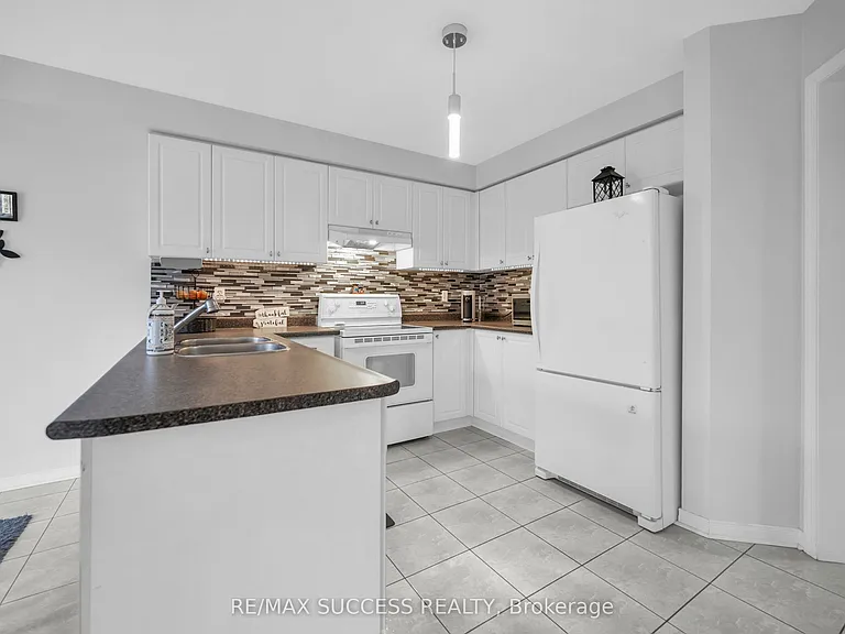 228 Flagstone Way — Photo 12