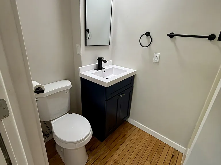 206 Sedgwick St — Photo 2