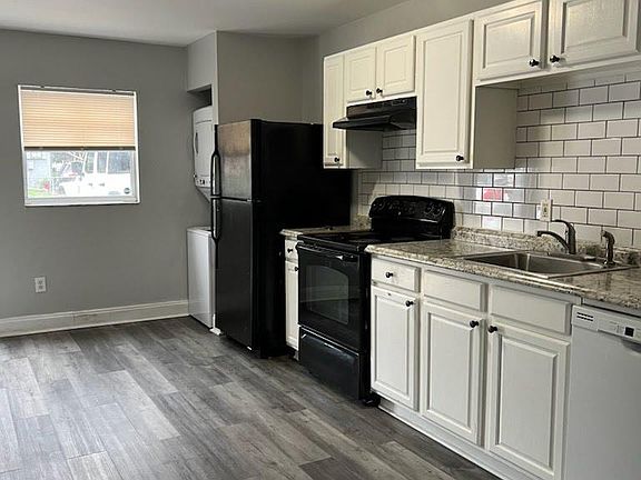 3rd image of 501 E Columbus Dr APT 2